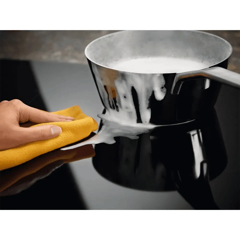 Cooktop 4 Bocas de Indução Electrolux Expert com Unicook e Timer (IE80P)